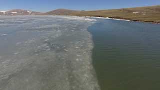 გაყინული ფარავნის ტბა, აპრილი