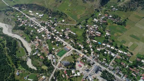 თვითფრინავე მესტიის თავზე