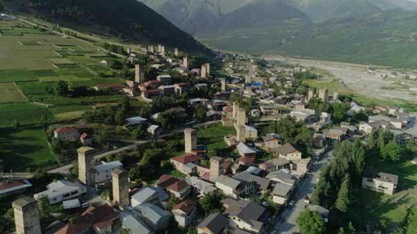 ზაფხულის მესია, ხედი ქალაქზე