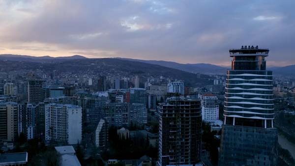 გვიანი საღამო, ხედი საბურთალოზე