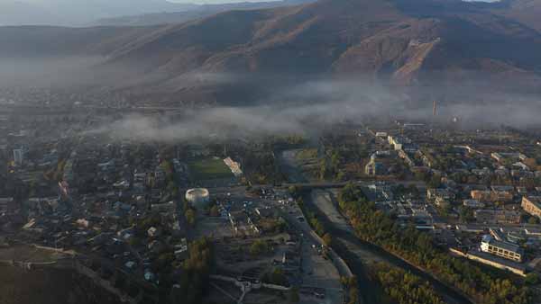 ნისლი გორში, ხედი დრონიდან