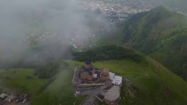 გერგეტის სამება, ზედხედი, ნისლი