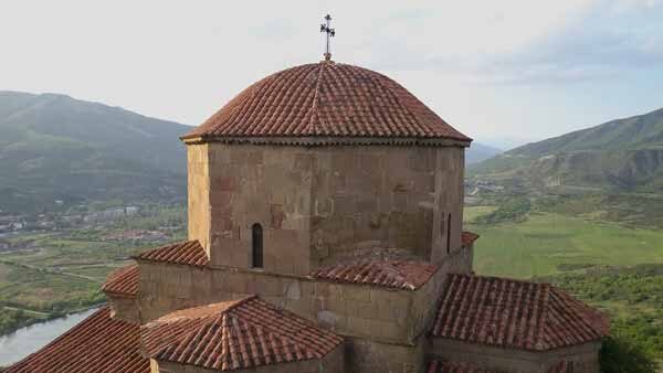 ჯვრის მონასტერი, ხედი ავტობანზე