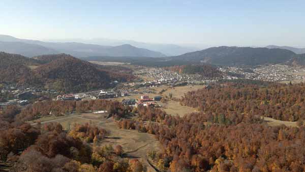 შემოდგომა, ბაკურიანი, ქალაქის ხედი