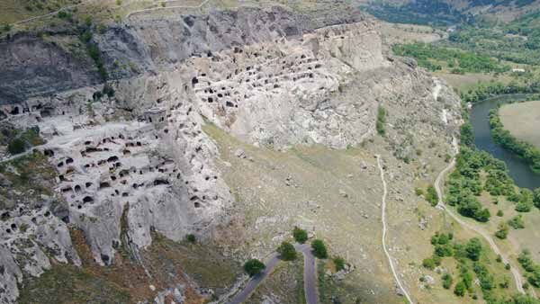 ვარძია, სამონასტრო კომპლექსი, საერთო ხედი