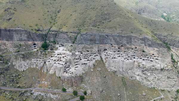 ვარძია, საერთო ხედზე გამოსვლა