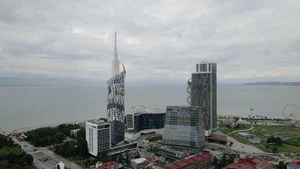 საოცრებათა მოედანი, ბათუმი, ხედი დრონიდან, საღამო