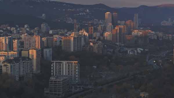 ვაკე, ხედი გმირთა მოედნიდან, დილა