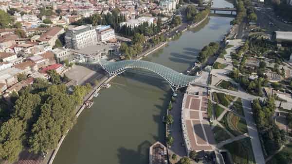 მშვიდობის ხიდი, სანაპირო, კაზინო შანგრილა