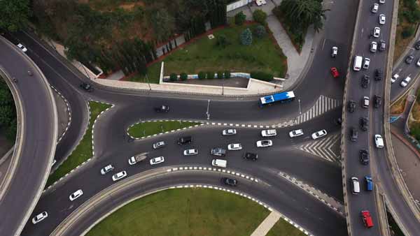 გმირთა მოედანი, მანქანების მოძრაობა