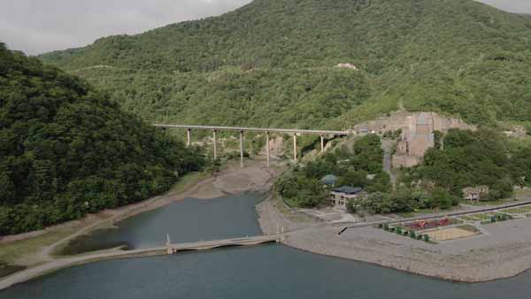 ანანურის ხიდი, ეკლესია