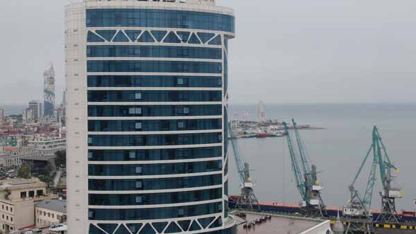 ბათუმის პორტი, საოცრებათა მოედანი