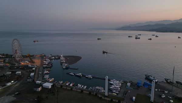 ჭაჭის კოშკი ბათუმი, ბათუმის იახტ კლუბი