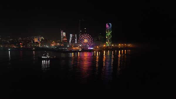 გემი , ღამის ბათუმი, ანბანის კოშკი