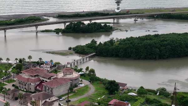 ანაკლიის ხიდი, შუქურა