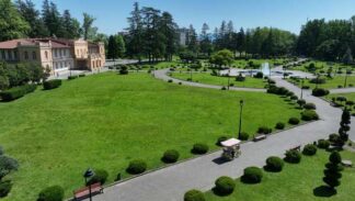 ზუგდიდის დადიანების სასახლის ტერიტორია