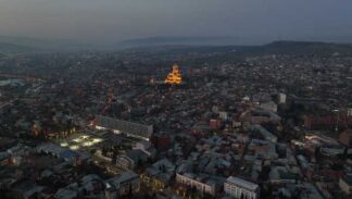 ალვაბარი, თბილისის სამება, ღამის ხედი