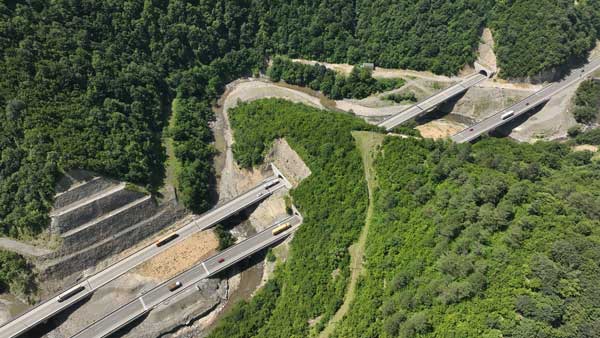 ავტობანი, რიკოთის უღელტეხილი
