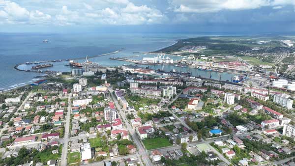 ფოთის პორტის ტერმინალი, კონტეინერების გემი